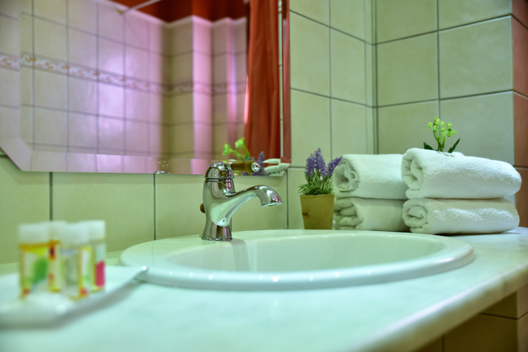 Bathroom 5, Mont Helmos Hotel, West Greece