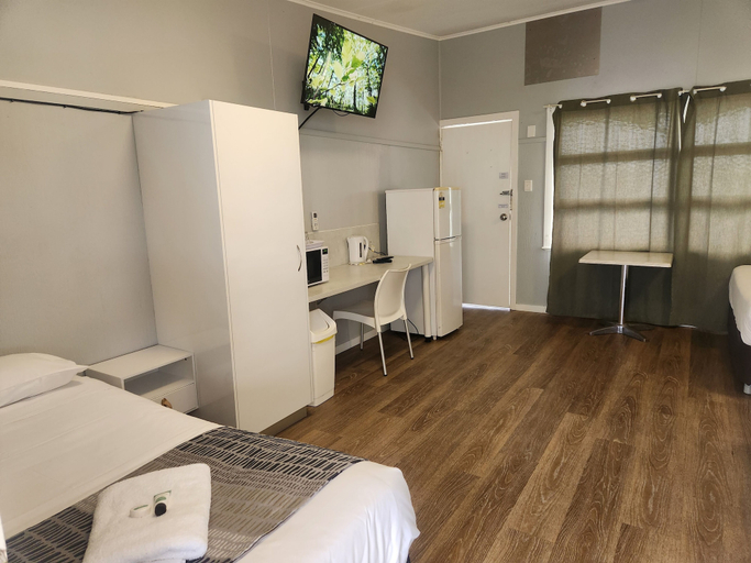 Bedroom 3, Ned Kelly's Motel, Maryborough