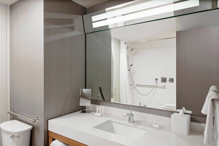 Bathroom 4, Courtyard by Marriott Pasco Tri-Cities Airport, Franklin