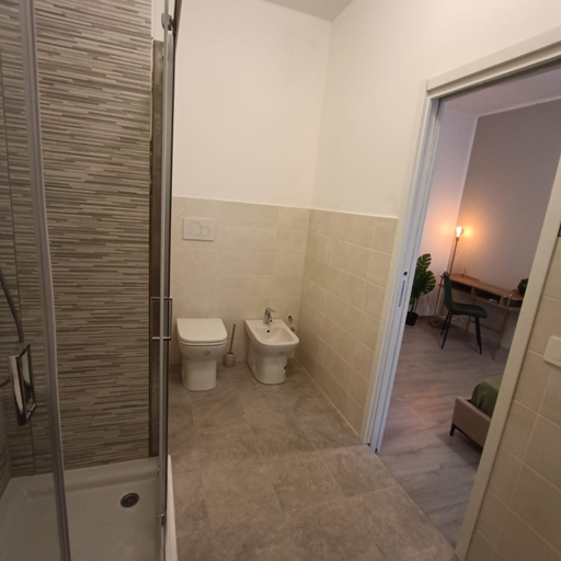 Others 2, B&B Ginevra, Fermo