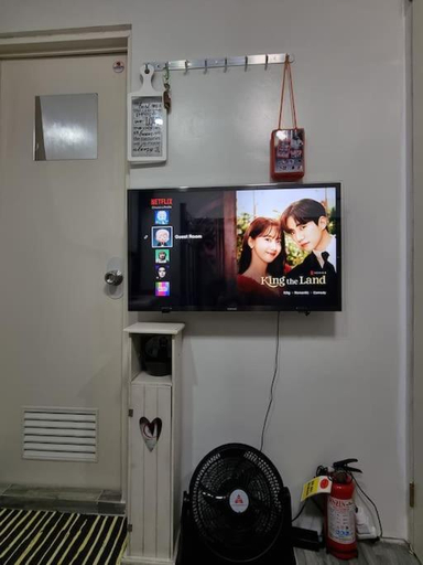 Others 4, Bed and Breakfast Small Cozy Room with Balcony, T&B, Fast WiFi, Netflix, Tuba