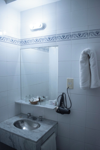 Bathroom 4, Hotel Salta, Capital