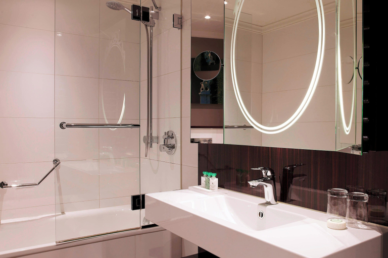 Bathroom 4, Renaissance Paris Nobel Tour Eiffel Hotel, Paris