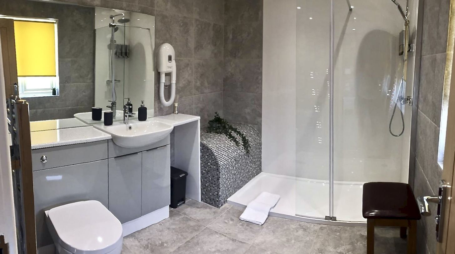 Bathroom 4, Oxford Studios, Oxfordshire