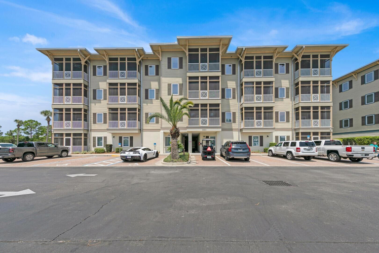 Exterior & Views, Emerald by Alma, Walton