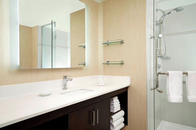 Bathroom 4, Residence Inn by Marriott Montreal Downtown, Montréal