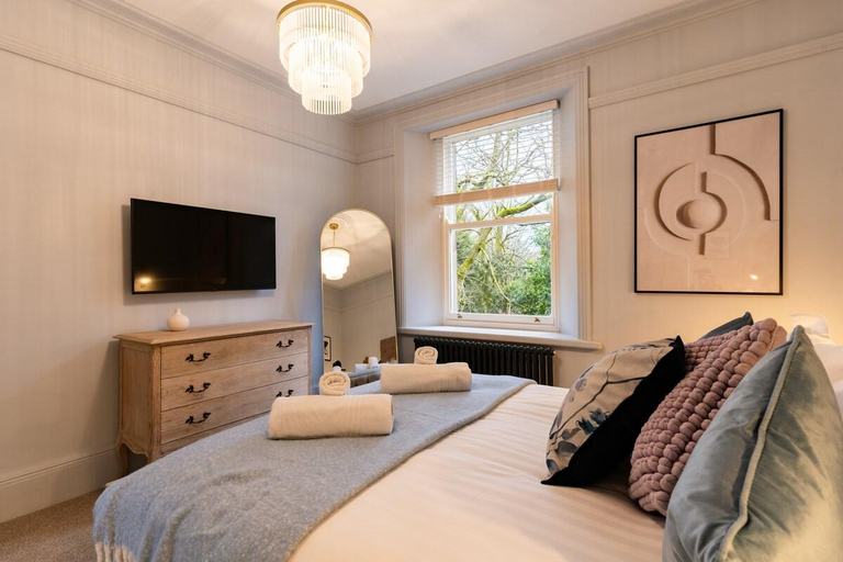 Bedroom 4, Calming Crescent - Luxury 4 Bed Apt Parking/WiFi, Derbyshire