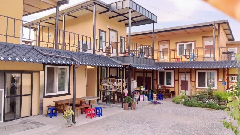 Exterior & Views 1, Nonsan Hodunamu Pension, Nonsan