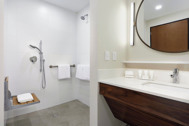 Bathroom 4, Fairfield Inn & Suites by Marriott Cancun Airport, Benito Juárez