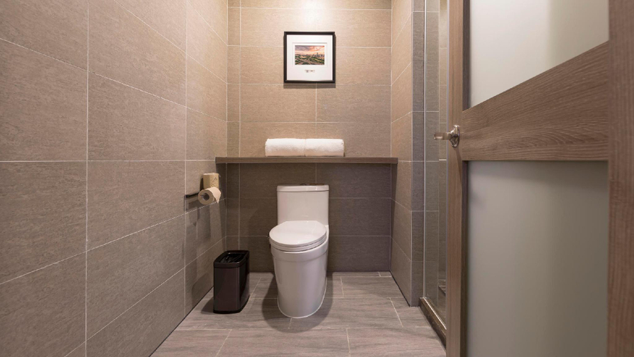 Bathroom 4