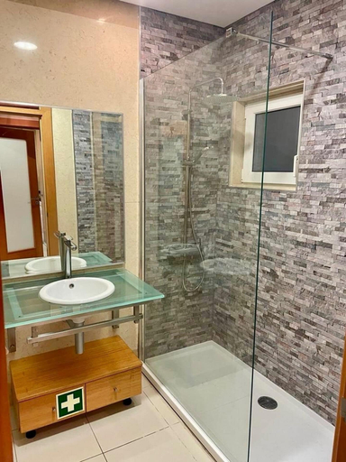 Bathroom, Albufeira - Apartment - Sleeps 4 - Pool - Seaside, Albufeira