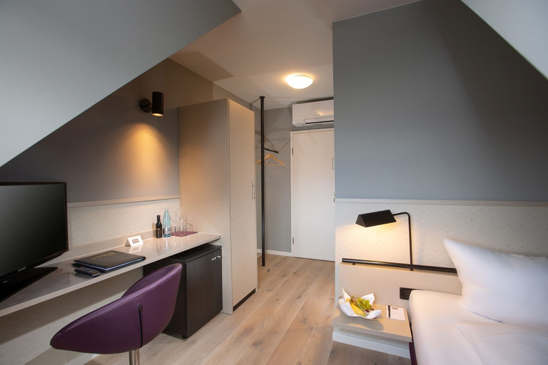 Bedroom 2, Hotel Schloss Reinach, Freiburg im Breisgau