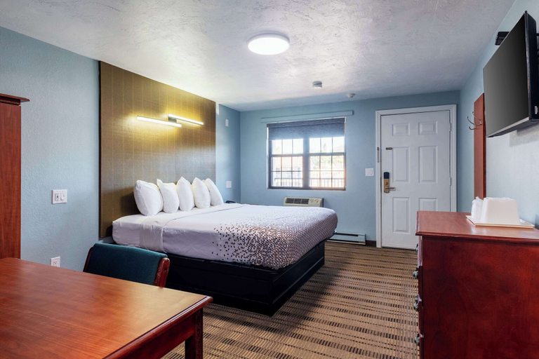 Bedroom 3, Knights Inn North Attleboro, Bristol
