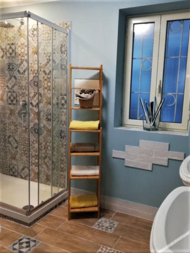 Bathroom 3, B&B Binario 39, Napoli