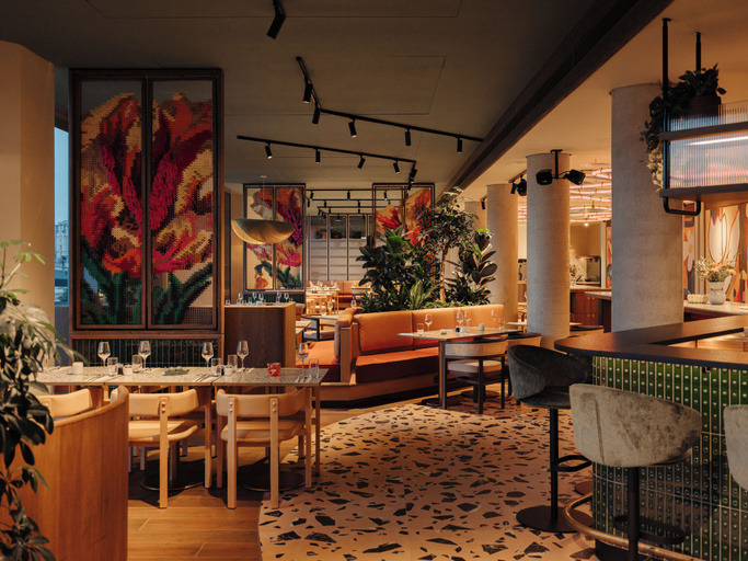 Food & Drinks 5, DoubleTree by Hilton Amsterdam Centraal Station, Amsterdam