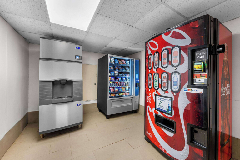 Food & Drinks 5, Days Inn by Wyndham Raleigh Midtown, Wake