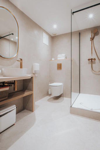 Bathroom 4, Henry II Hotel, Côte-d'Or