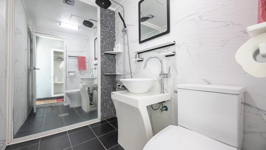 Bathroom 4, Gyeongju Neulsiwon Pension, Gyeongju
