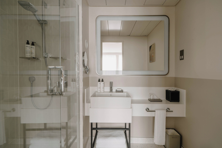 Bathroom 5, Club Quarters Hotel St Paul's, London, London