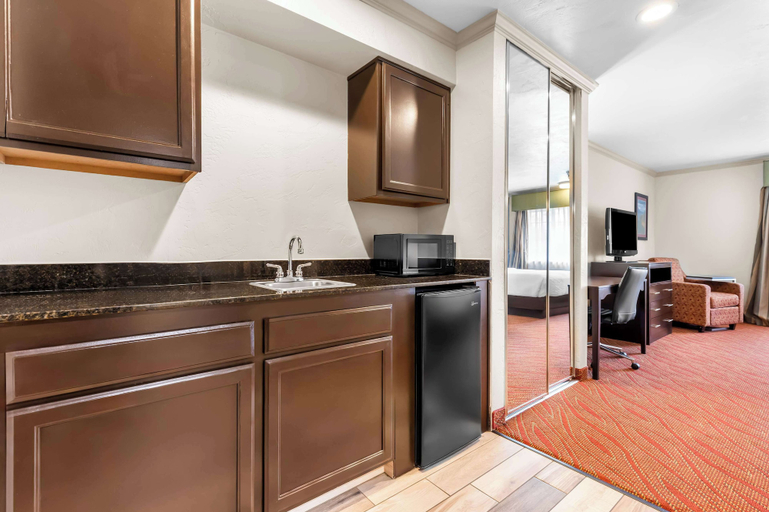 Dining Room 4