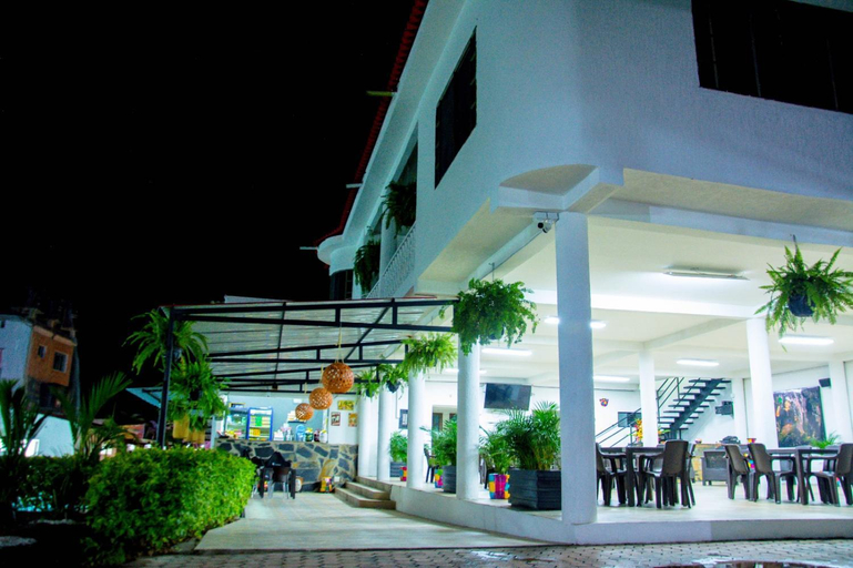Exterior & Views
