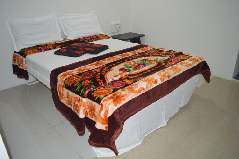 Bedroom 2, Hotel Krishna Rooms & Restaurant, Amreli