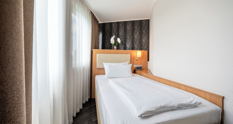 Bedroom 3, PLAZA INN Stuttgart Airport Messe, Esslingen