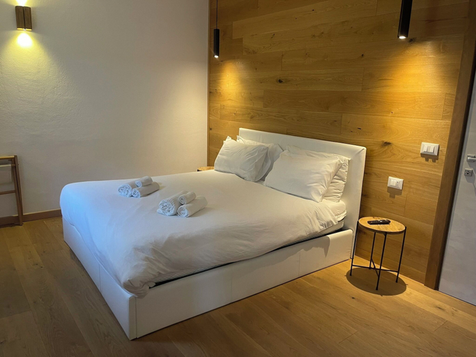 Bedroom 2, SnowLake Suite & Apartments, Belluno