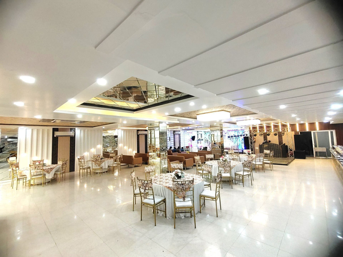 Food & Drinks 5, Dwelling residency, Gautam Buddha Nagar