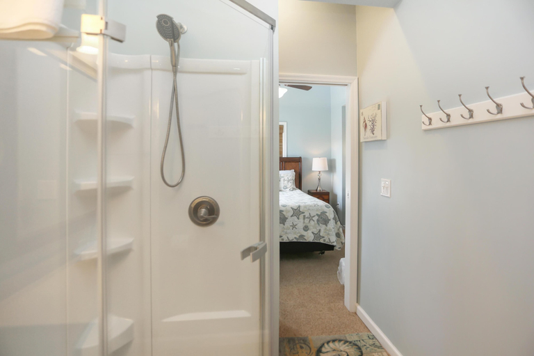 Bathroom 1, Coastal Cove, Gulf