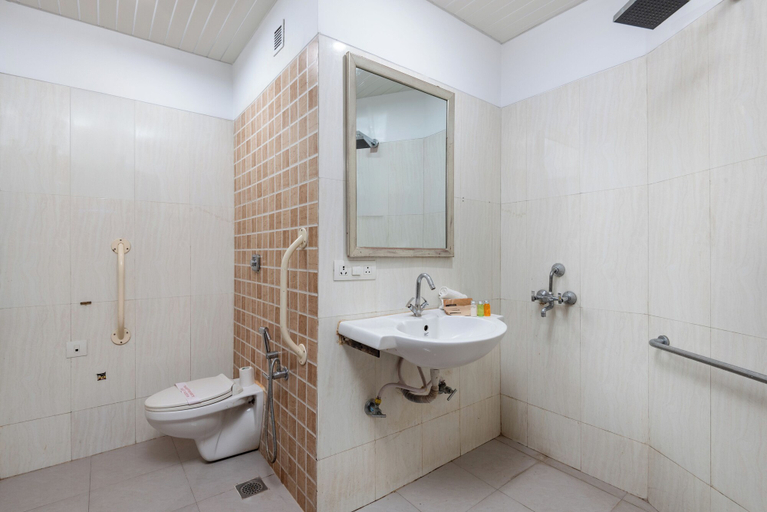 Bathroom 4, Hotel Park Prime By AppleWood, Dehradun