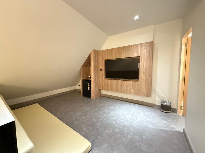 Bedroom 13
