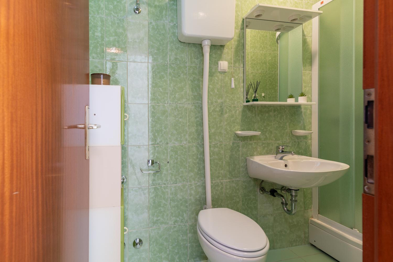 Bathroom 3, Bikaca 1, Seget