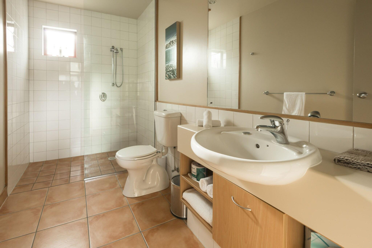 Bathroom, Glenfern Villas, Westland