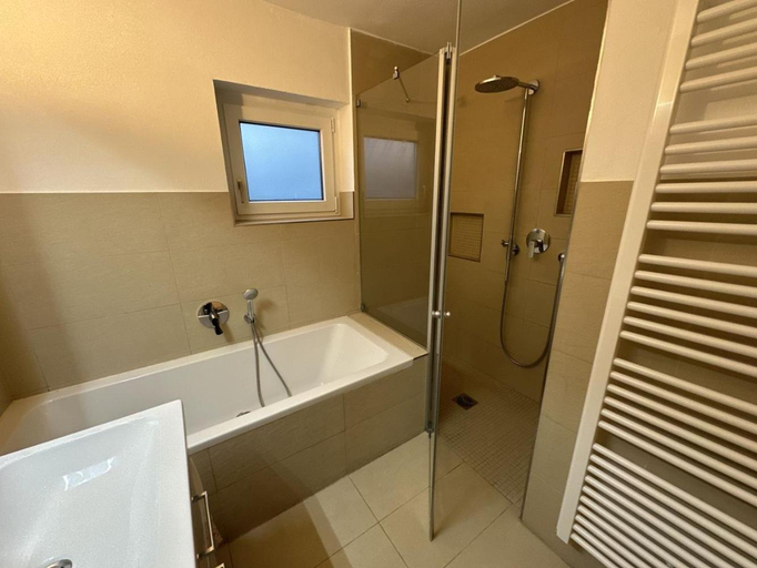 Bathroom 2, Modern Apartment in Lichtenstein, Reutlingen