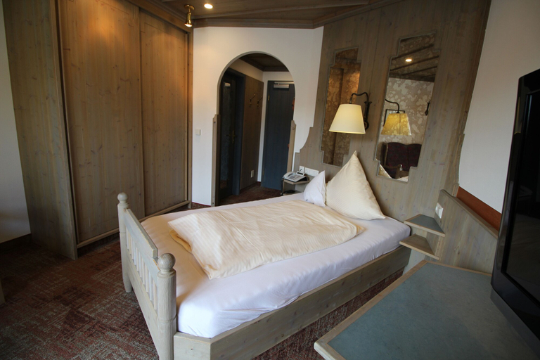 Bedroom 5, Hotel Promenade, Passau