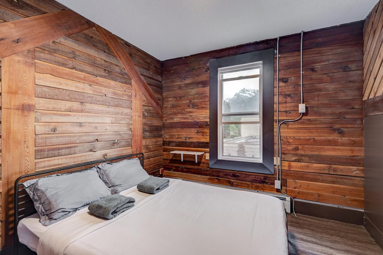 Bedroom 3, Party Hostel- Canmore Hotel Hostel, Division No. 15