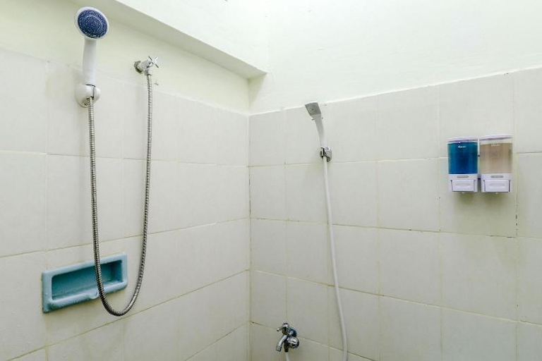 Bathroom 28