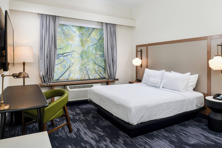 Bedroom 4, Fairfield Inn & Suites by Marriott Staunton, Staunton