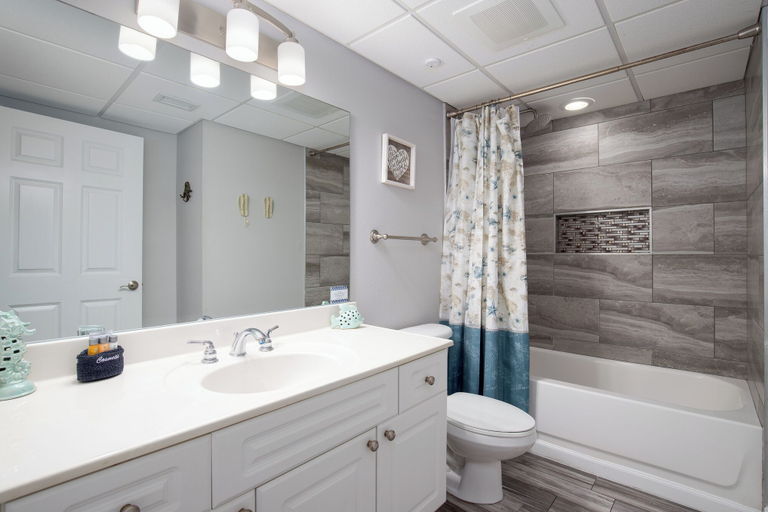 Bathroom 4, Brand New Throughout! Emerald Beach - Gulf Front! Sleeps 8!, Bay