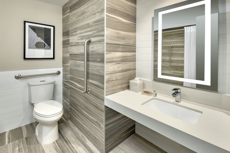 Bathroom 4, The Insignia Hotel, Sarnia, a Tribute Portfolio Hotel, Lambton