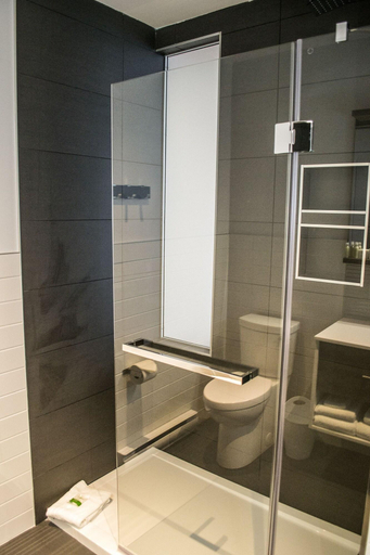 Bathroom 5, Hotel V, Communauté-Urbaine-de-l'Outaouais