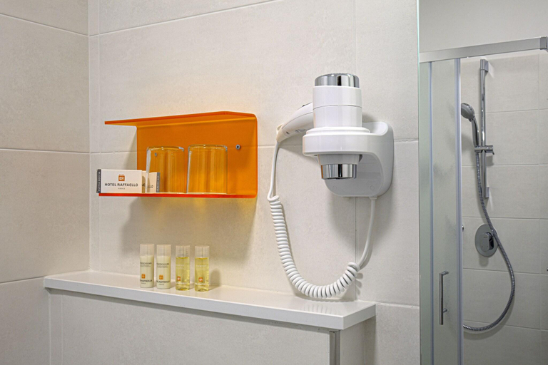 Bathroom 4, Raffaello, Florence