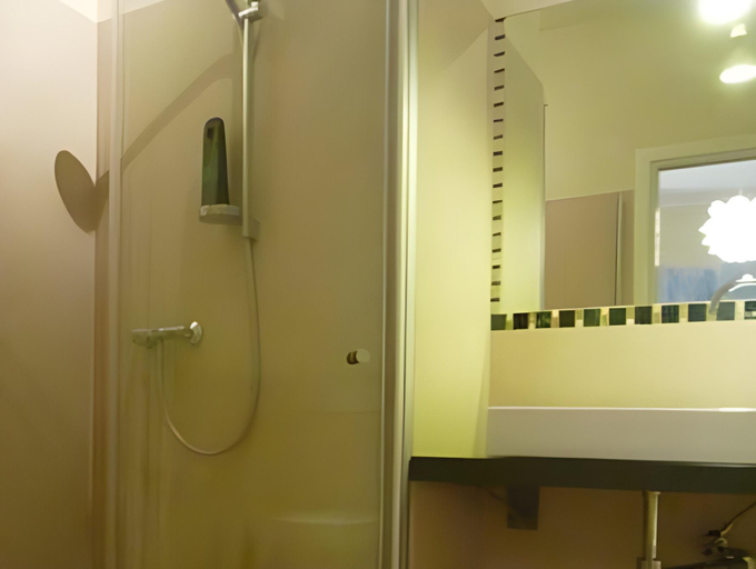 Bathroom 12