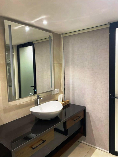 Bathroom 5, The Manohar Hyderabad, Hyderabad