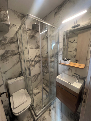 Bathroom 5, Lighthouse Hotel, East Macedonia and Thrace