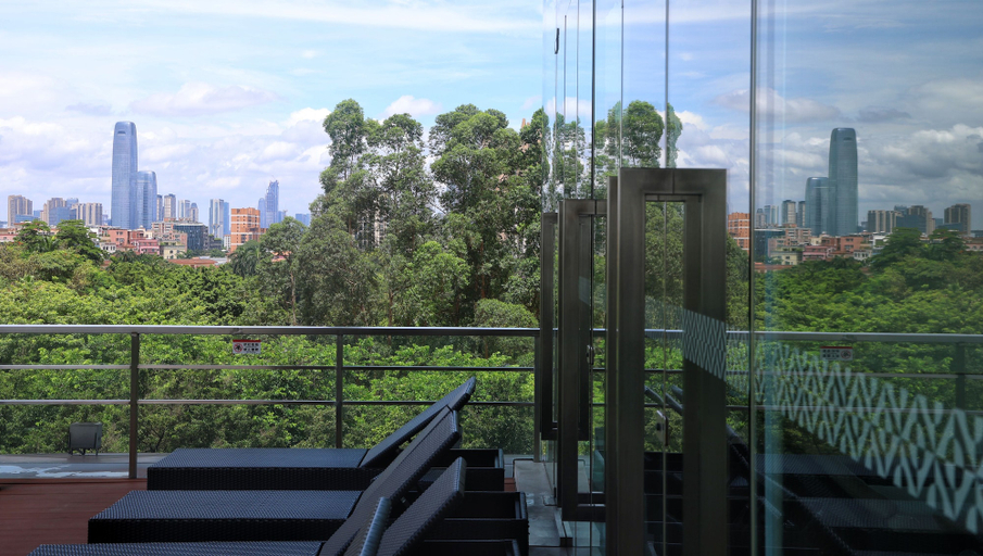 Exterior & Views 30