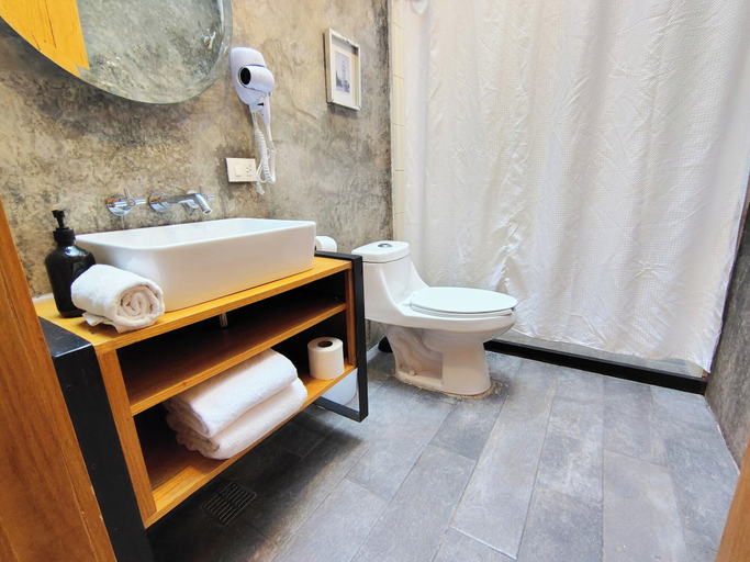 Bathroom 4, Casa Panuco, Mexico City