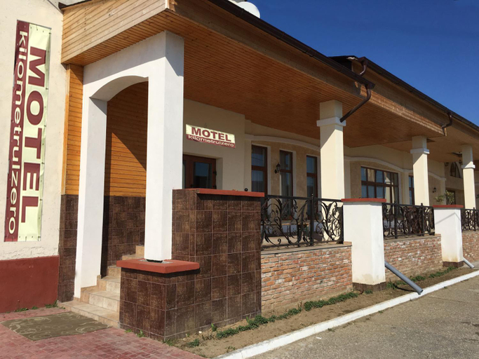 Others 3, Motel Kilometrul Zero, Dragasani