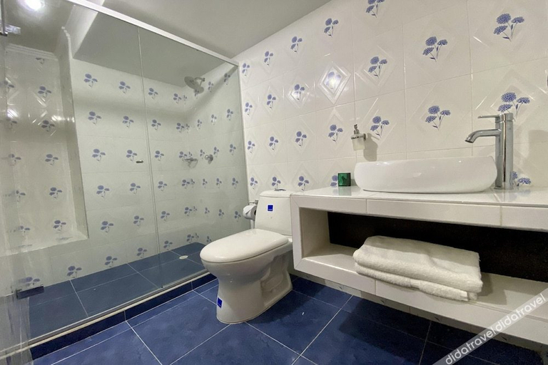 Bathroom 4, Villa Santos Apartaestudios, Barranquilla